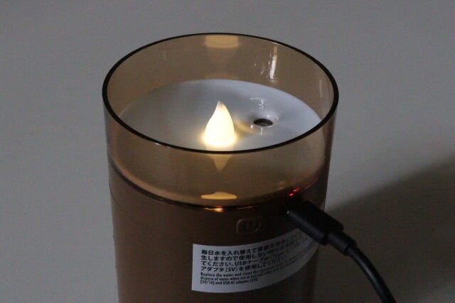 ダイソー USB式加湿器(キャンドル型) ダイソーの光るUSB式加湿器(キャンドル型)