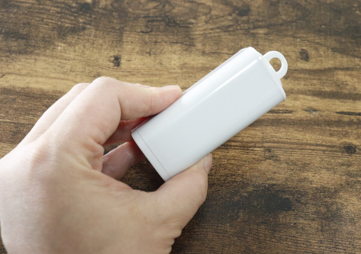 こんなに小さくなっちゃうの！？本体を押し出すと…？出先でスマートに使える100均グッズ