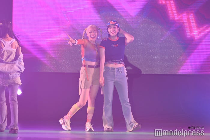 (左から)荒川、はる(C)モデルプレス
