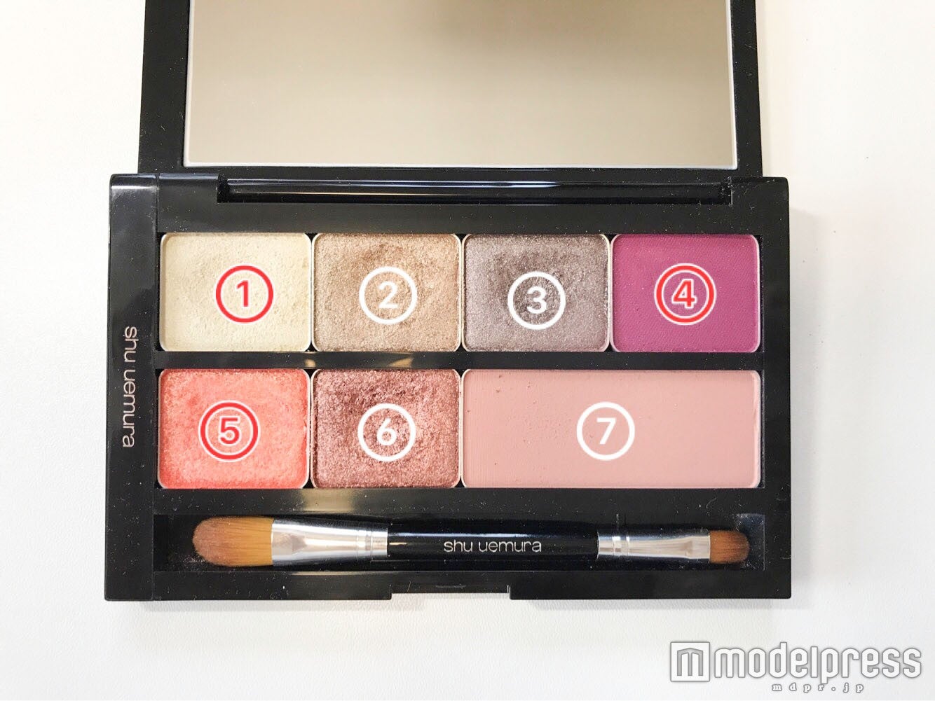 使用色①“P310”、④“M189”、⑤“G251”／写真・MAI（C）モデルプレス