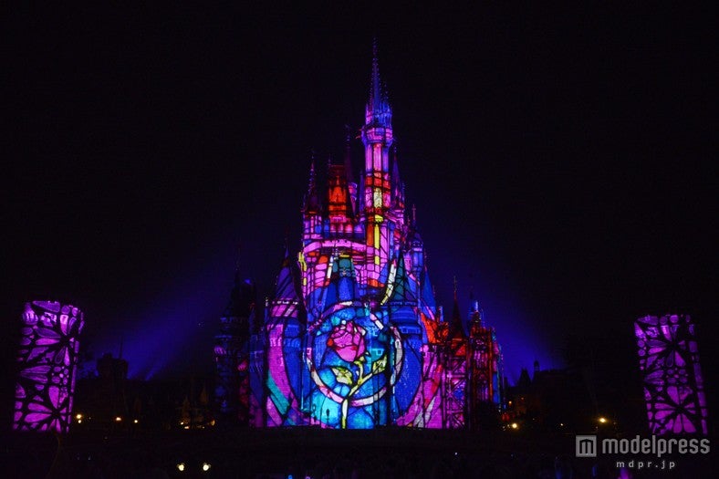 TDL初のプロジェクションマッピング「ワンス・アポン・ア・タイム」／美女と野獣