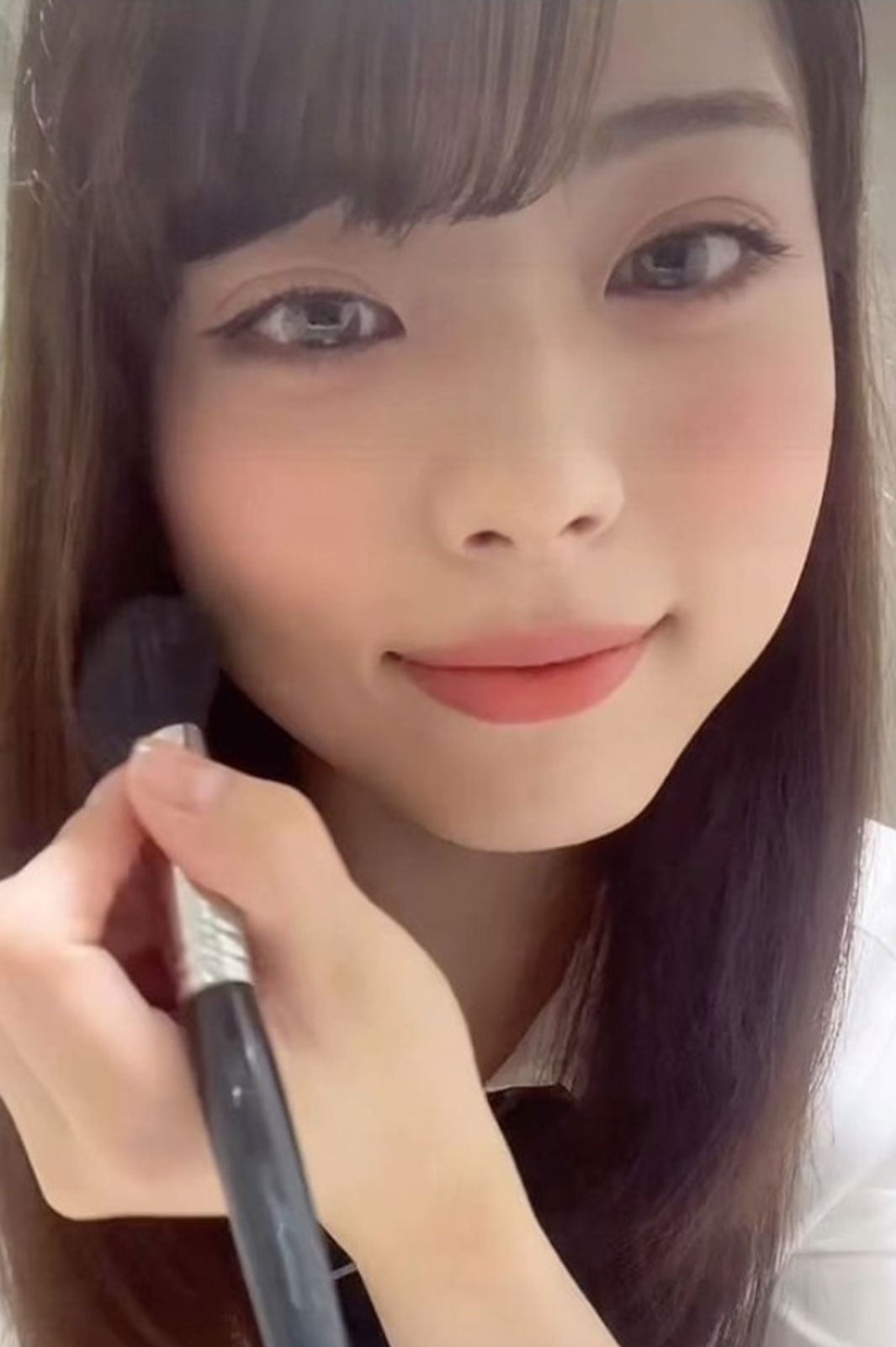 井手上漠、制服姿のメイク動画公開「貴重」「可愛すぎ」の声