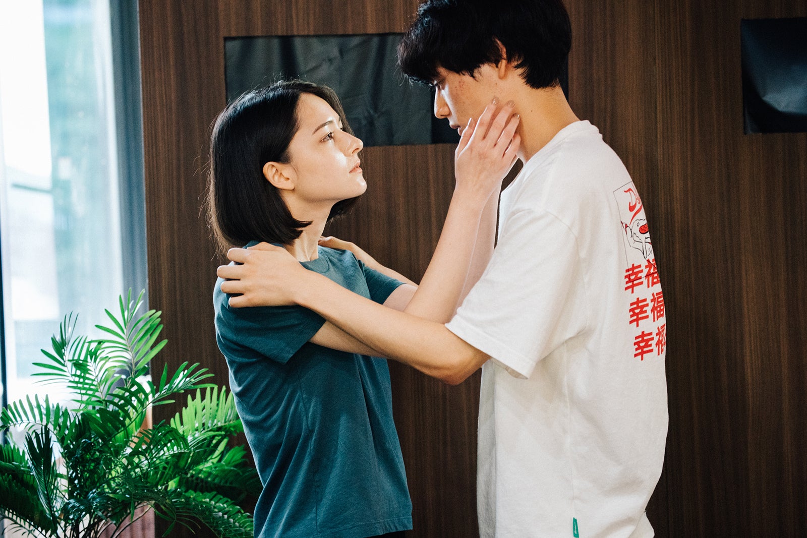 夏目アミリア、川合ルイ「恋愛ドラマな恋がしたい～Kissing the tears away～」第1話（C）AbemaTV, Inc.