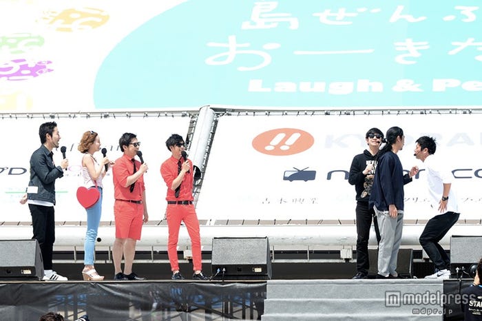 芸人らのとトークで会場を盛り上げる(写真左から2番目)/第7回沖縄国際映画祭「ちゅらイイGIRLS UP!ステージ」にて