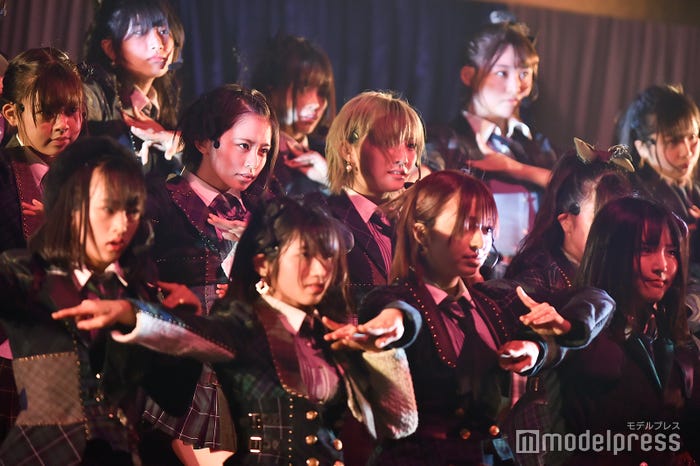 チーム4による「サイレントマジョリティー」/「AKB48 チーム4単独コンサート~友達ができた~」 (C)モデルプレス