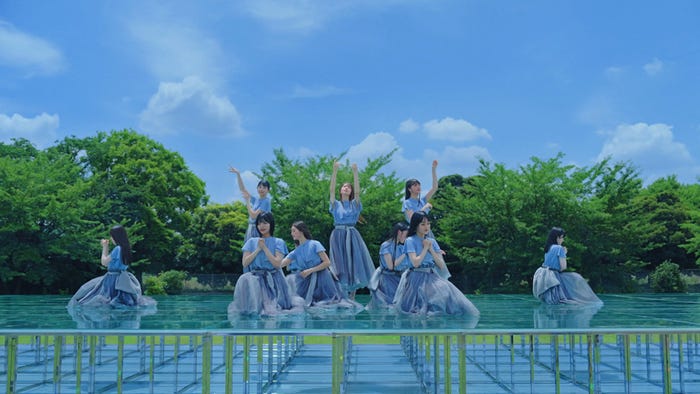 乃木坂46・5期生楽曲「バンドエイド剝がすような別れ方」MVより(提供写真)