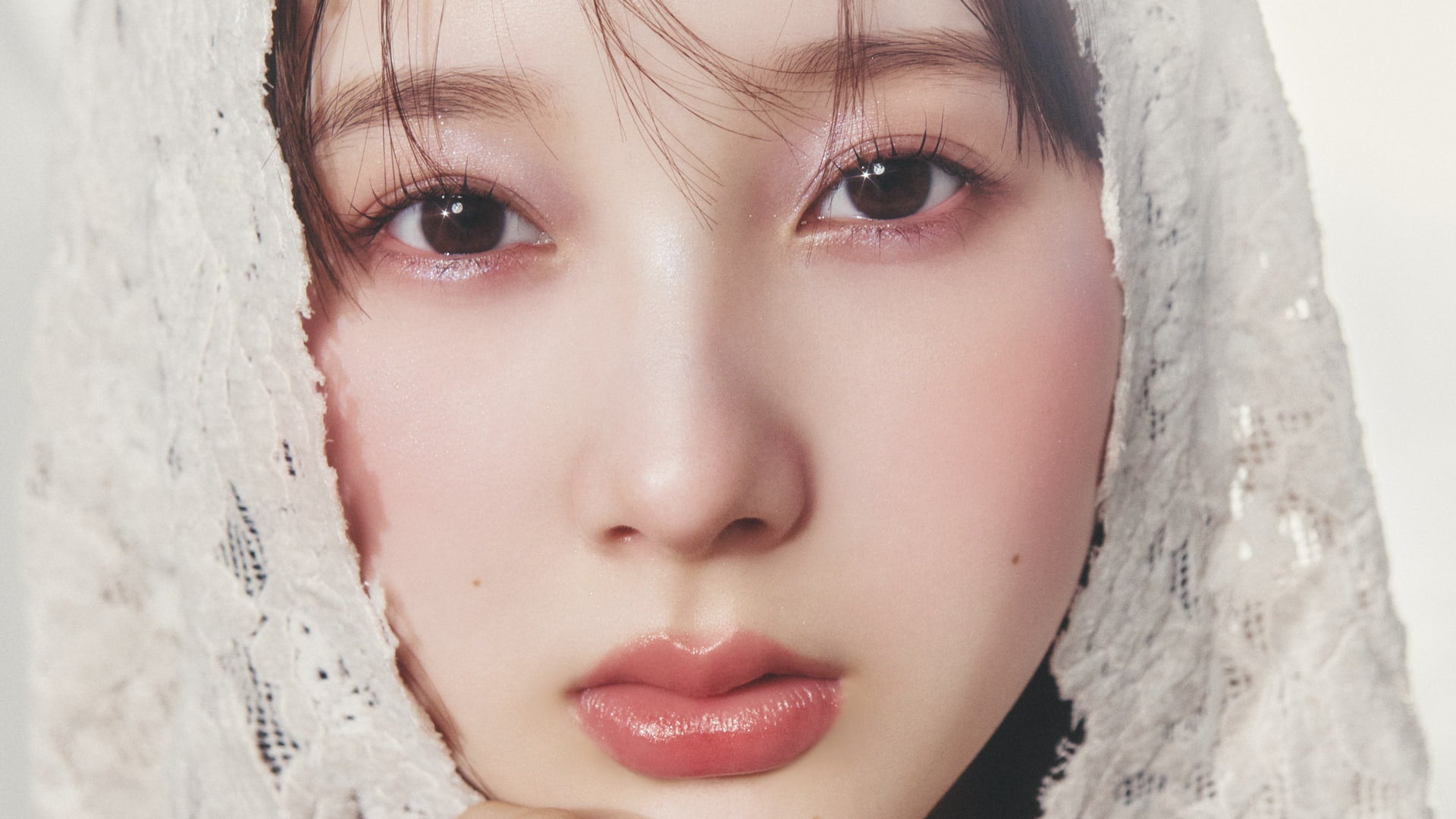ホリデーコスメで叶うアイシー顔♡ この冬おすすめの〈ブルー×ピンク〉メイク講座