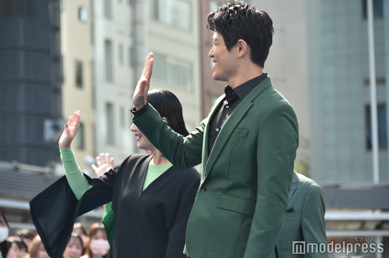 黒木華、鈴木亮平（C）モデルプレス