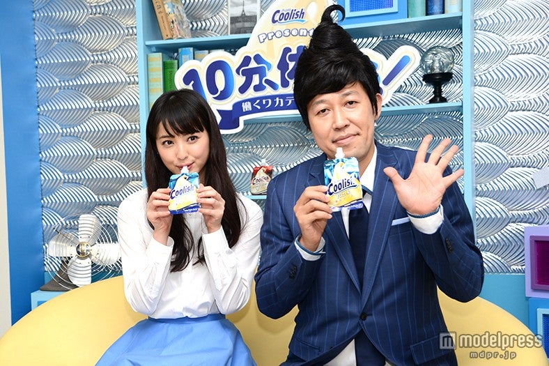 （左より）佐々木希、小藪千豊