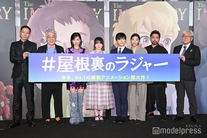 (左から)西村義明氏、イッセー尾形、仲里依紗、鈴木梨央、寺田心、安藤サクラ、山田孝之、百瀬義行監督(C)モデルプレス