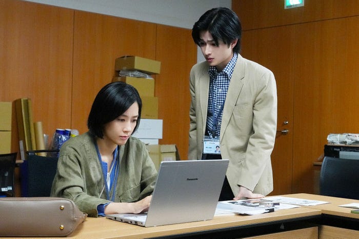 水川あさみ、曽田陵介「笑うマトリョーシカ」第2話より(C)TBS