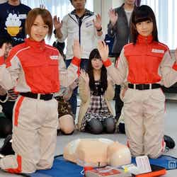 高橋みなみ(左)と島崎遥香(右)