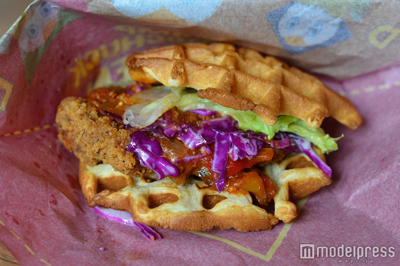 「フライドチキン、メイプルソース付き」（C）モデルプレス