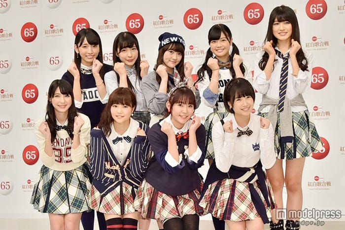 トップバッターをつとめるHKT48