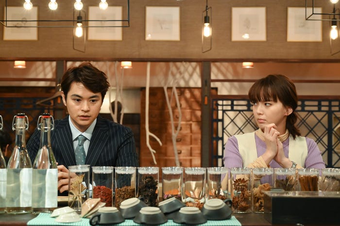 瀬戸康史、多部未華子/「私の家政夫ナギサさん」第3話より(C)TBS