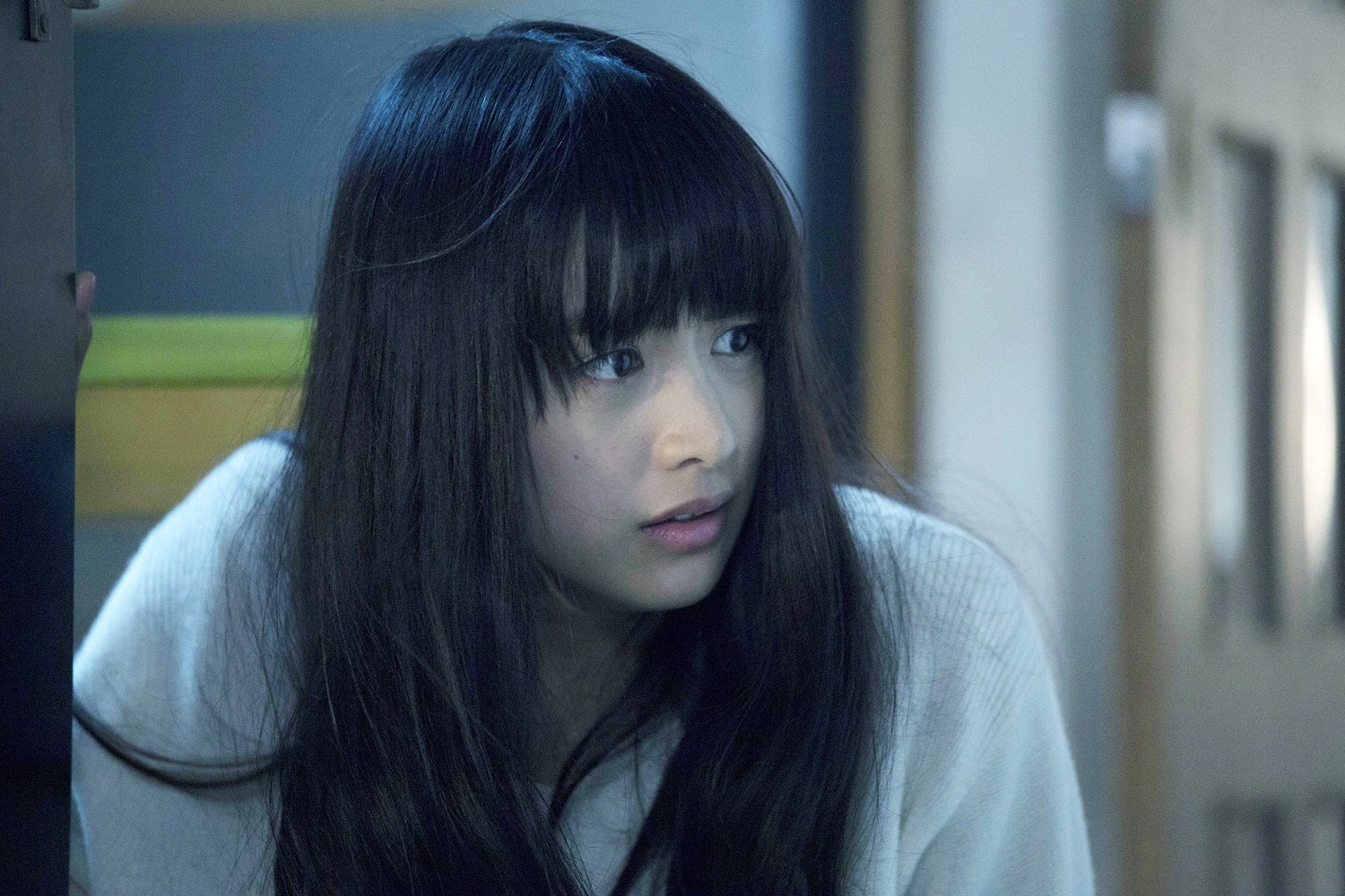 劇中カット：山本美月（C）2016「貞子vs伽椰子」製作委員会