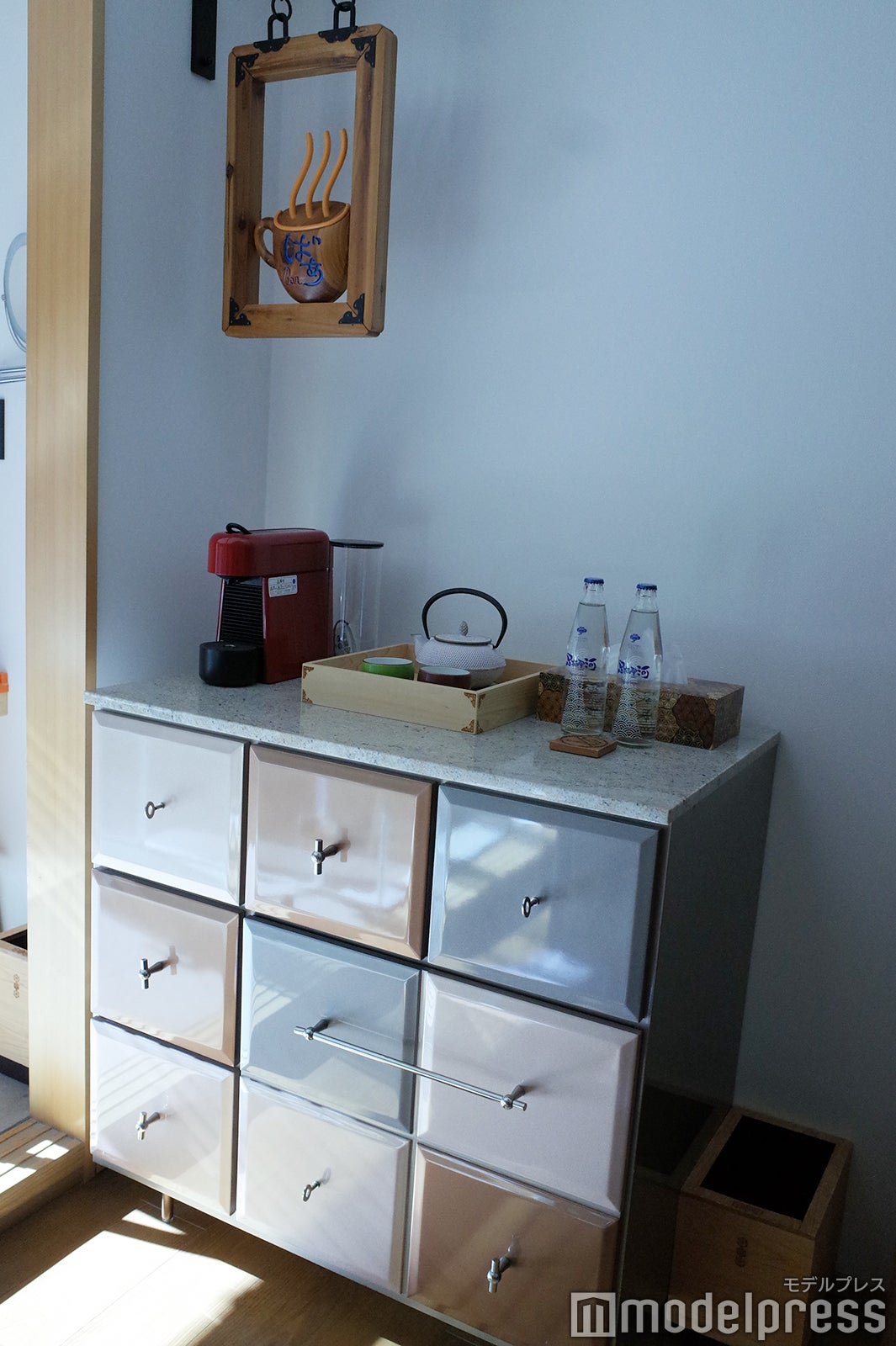 客室内ミニバー／ホテルインディゴ箱根強羅（C）モデルプレス