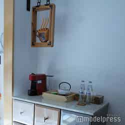 客室内ミニバー/ホテルインディゴ箱根強羅(C)モデルプレス