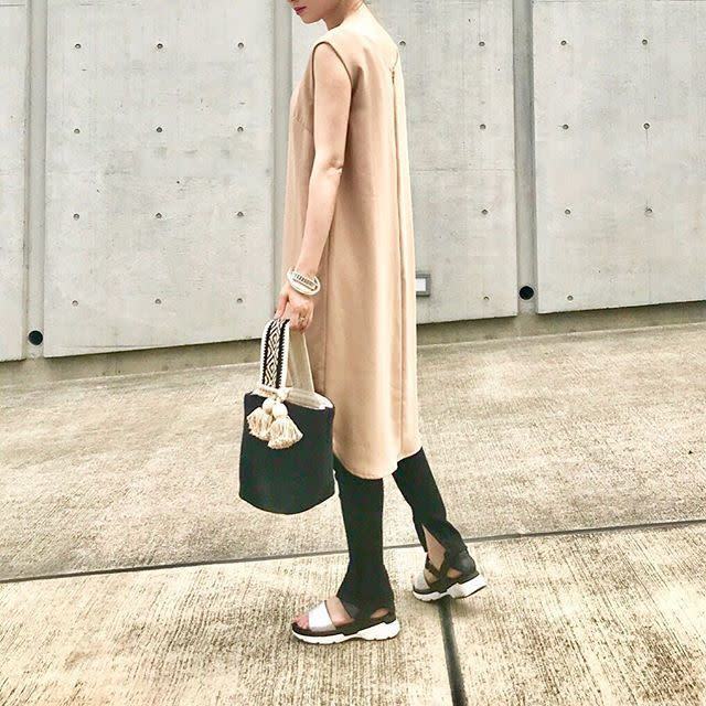 一枚で着こなしにくいワンピースはパンツと合わせて バランスのいい重ね着コーデ10選 モデルプレス