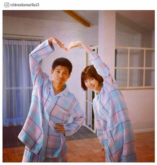 篠田麻里子“旦那様”とのパジャマショット公開「夫婦揃って可愛い」「癒される」の声 - モデルプレス