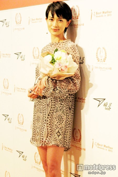 長谷川京子、ミニドレスで大人の色気　子育ての悩みを吐露