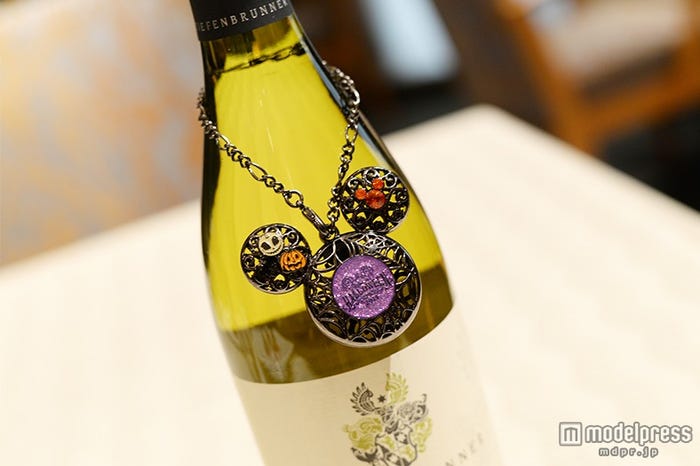 “ディズニー・ハロウィーン”コレクタブルメダル付きボトルドリンク