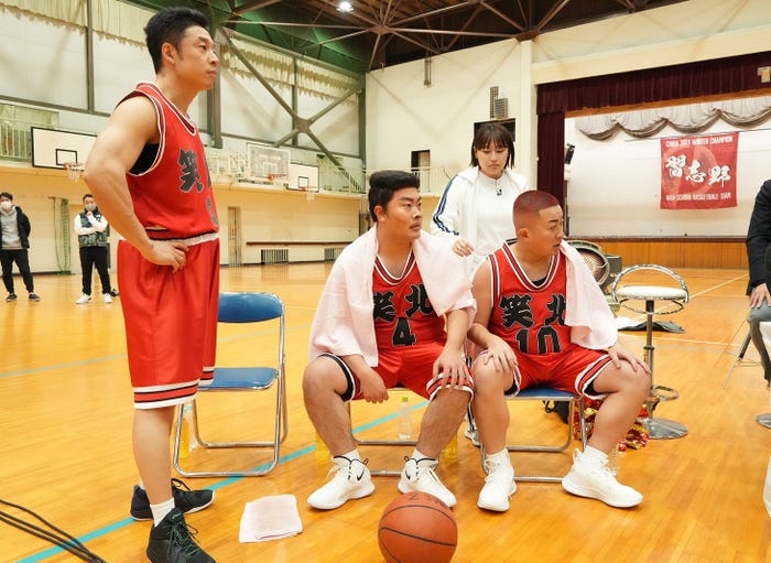 (左から)なかやまきんに君、岡部大、丸山礼、松尾駿(C)フジテレビ