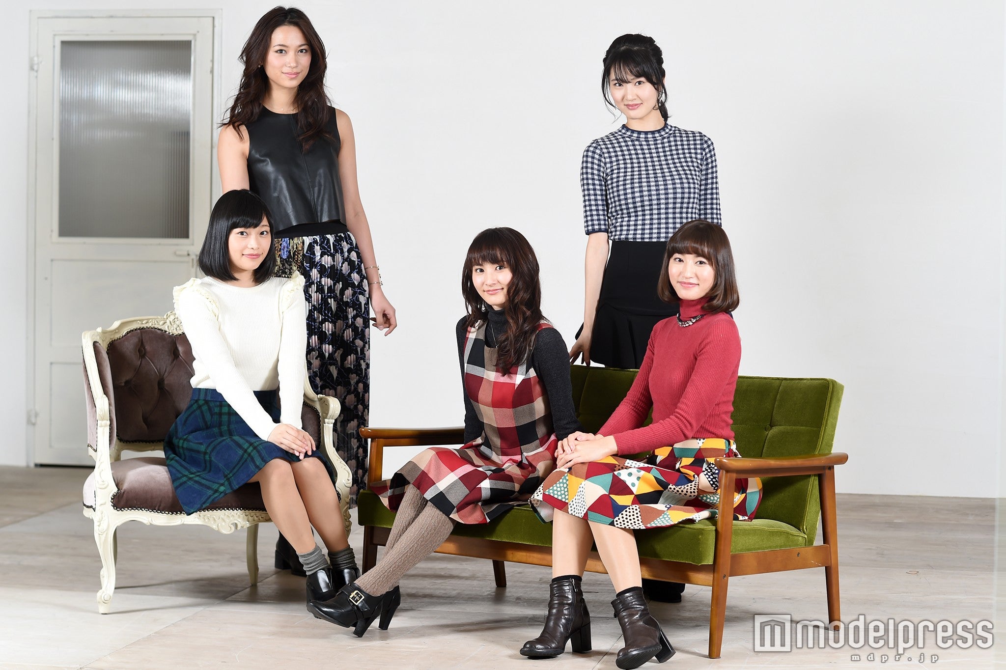 （右上から時計回りに）坂田しおり、七木奏音、大久保聡美、小山百代、高橋ユウ（C）モデルプレス