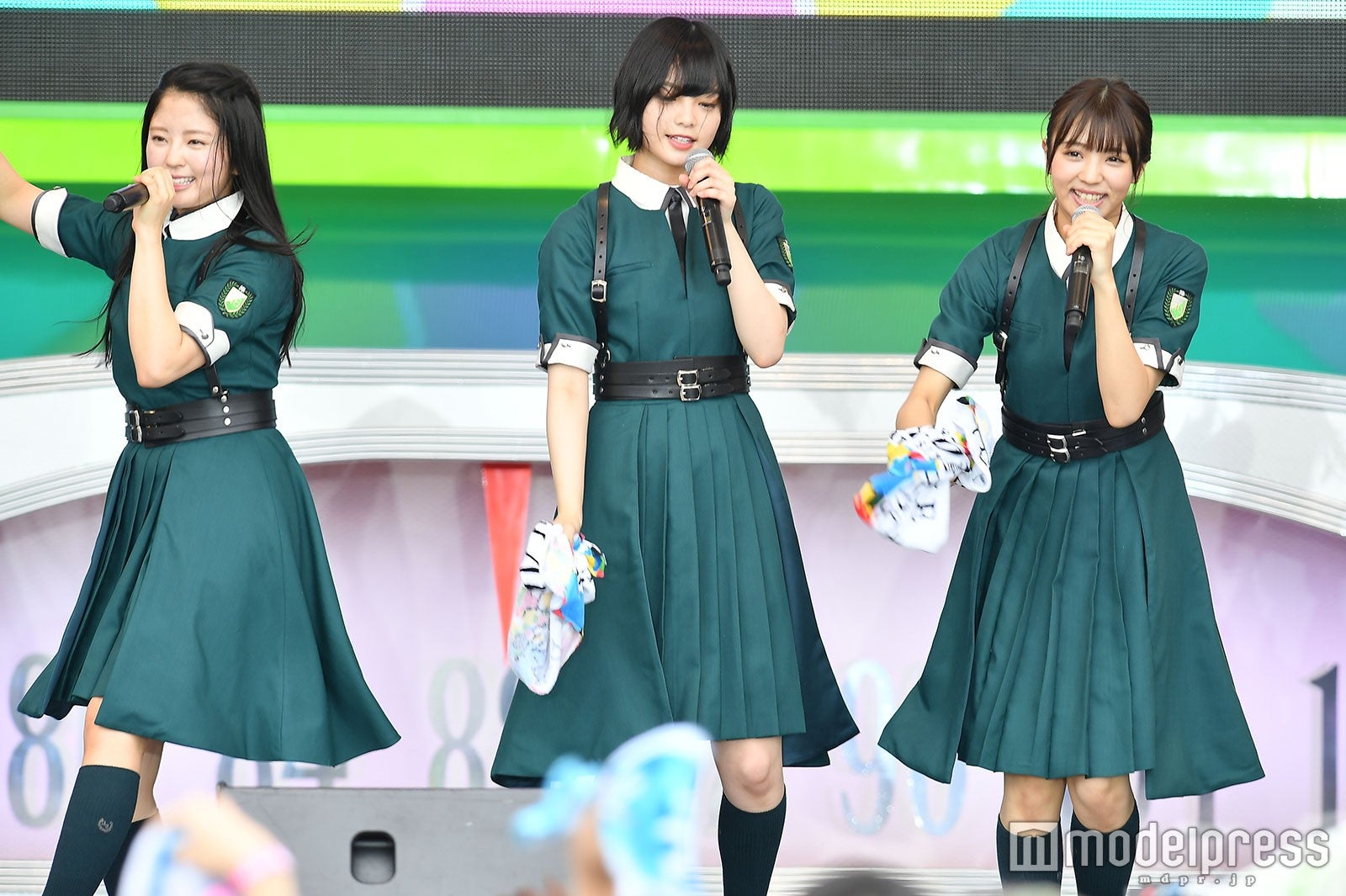 鈴本美愉、平手友梨奈、小林由依（C）モデルプレス