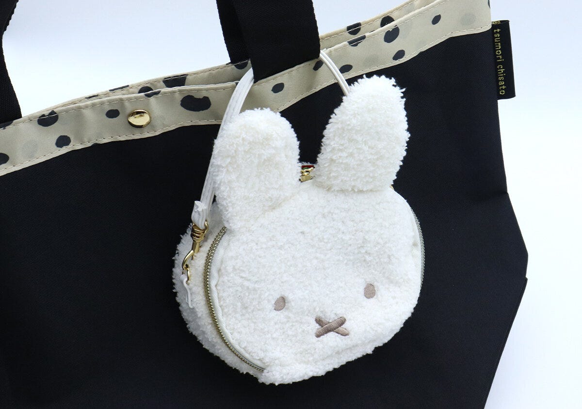 宝島社ムック付録のmiffy（ミッフィー）いちごチャームの2WAYポーチ＆ショルダーバッグ5