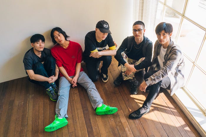三浦春馬×HYUKOH(提供写真)