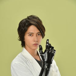 山下智久「自分を出しやすいキャラクター」ロボットハンドの義手を持つ天才科学者役に挑戦!新ドラマ『インハンド』