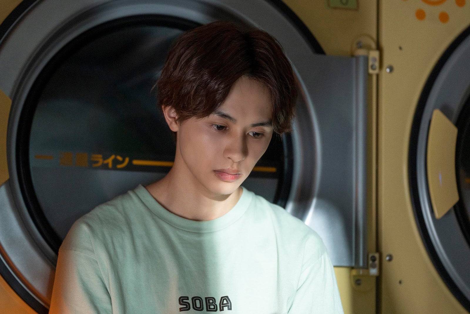 草川拓弥「みなと商事コインランドリー2」第5話より（C）缶爪さわ・椿ゆず／KADOKAWA／「みなと商事コインランドリー2」製作委員会