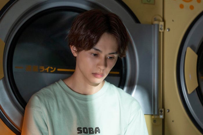 草川拓弥「みなと商事コインランドリー2」第5話より(C)缶爪さわ・椿ゆず/KADOKAWA/「みなと商事コインランドリー2」製作委員会