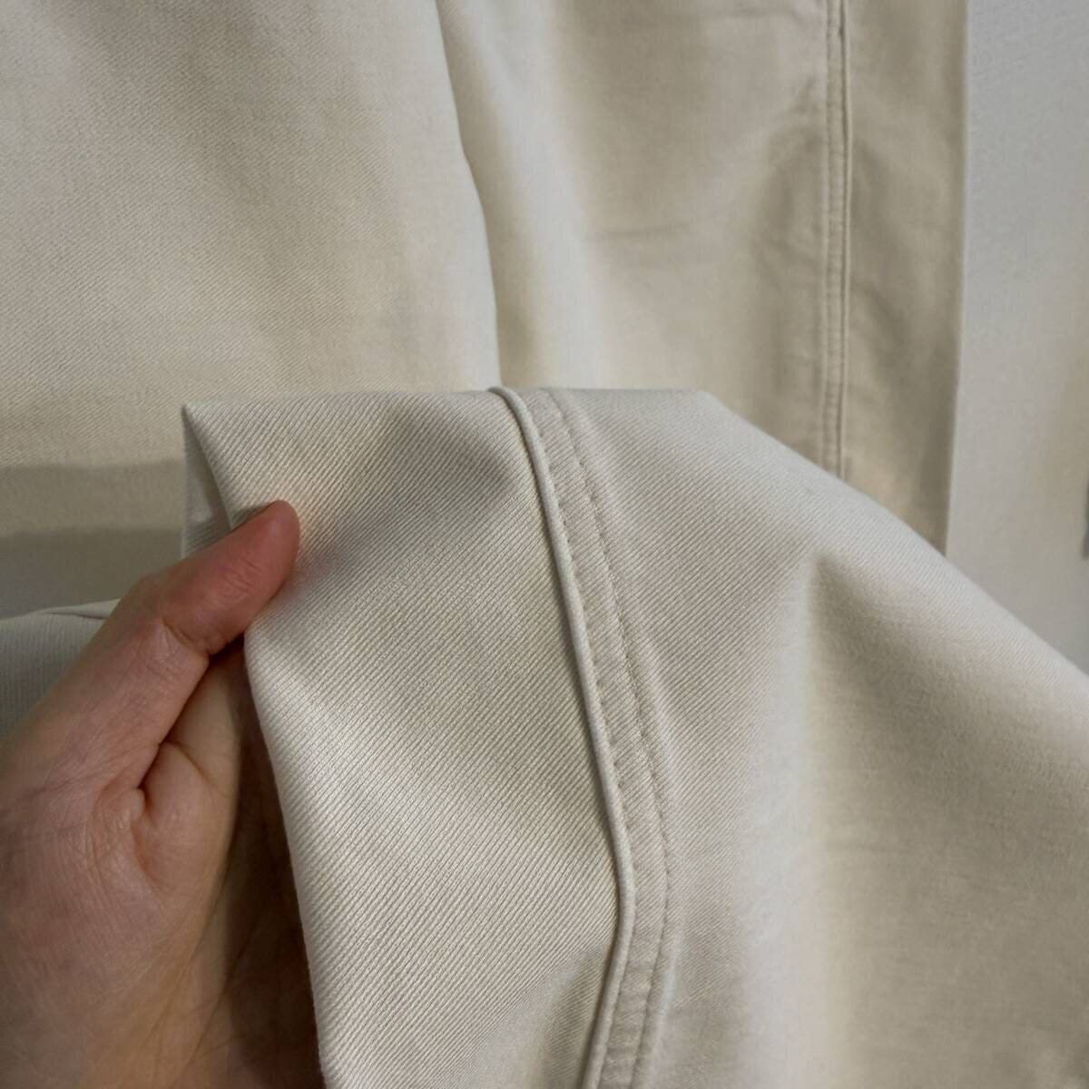 ユニクロジャージーバレルレッグパンツ ユニクロジャージーバレルレッグパンツの生地感