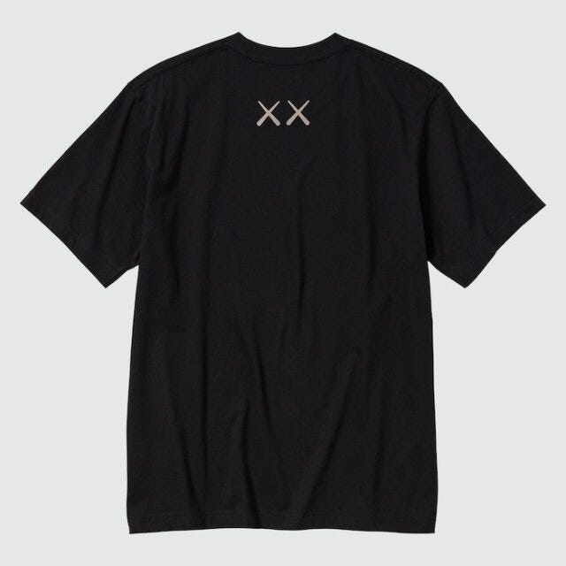 ユニクロ　KAWS　コラボUT　売り切れ必至　カウズ　UT　グラフィックTシャツ　バック