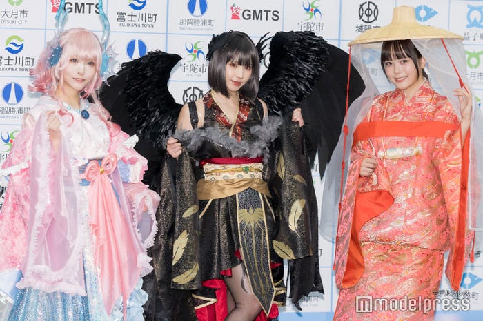 えい梨、えなこ、東雲うみ(C)モデルプレス