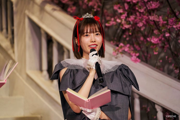 島崎遥香、リボン＆フリルコーデで透明素肌輝く 30歳の誕生日迎えサプライズも＜PECHE_party＞