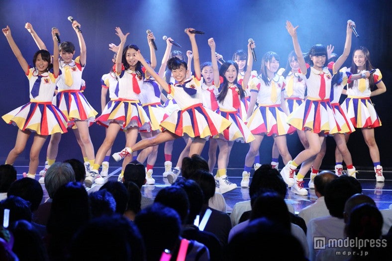 SKE48劇場にて「PARTYがはじまるよ」公演を行ったチーム8（C）AKS
