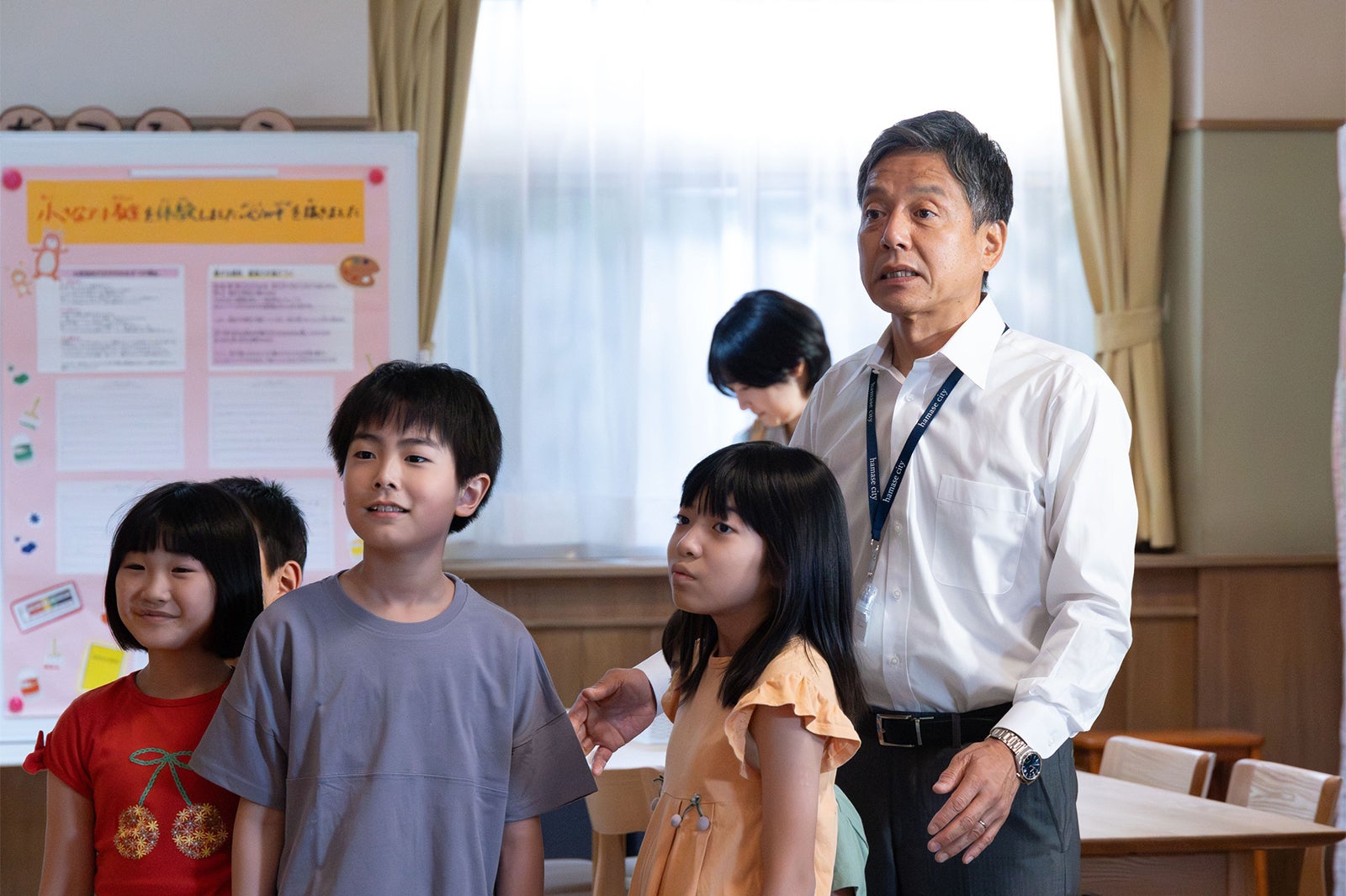 （右）勝村政信「明日はもっと、いい日になる」第1話（C）フジテレビ