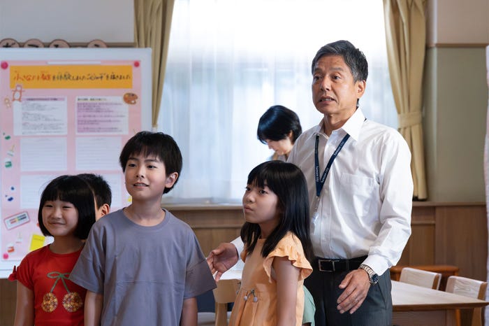 (右)勝村政信「明日はもっと、いい日になる」第1話(C)フジテレビ