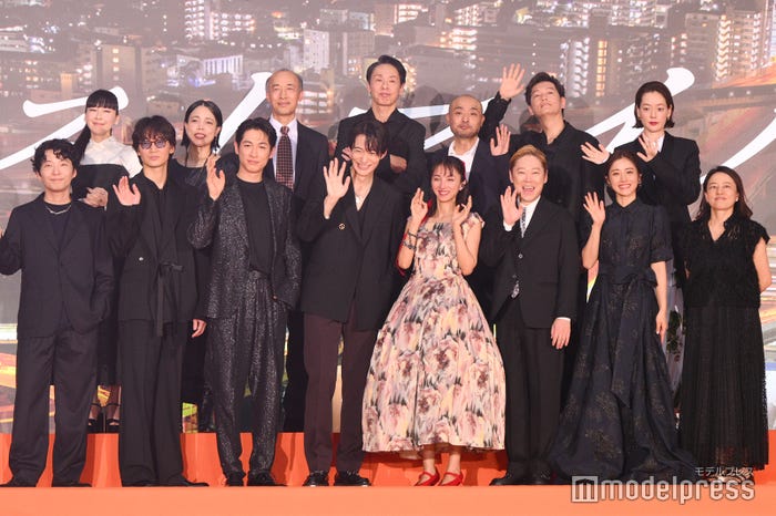 (前列左から)星野源、綾野剛、ディーン・フジオカ、岡田将生、満島ひかり、阿部サダヲ、石原さとみ、塚原あゆ子監督(後列左から)麻生久美子、安藤玉恵、酒向芳、大倉孝二、宇野祥平、井浦新、市川実日子(C)モデルプレス