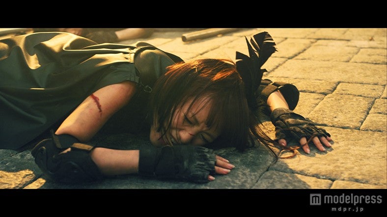 AKB48『僕たちは戦わない』MV場面写真（C）AKS