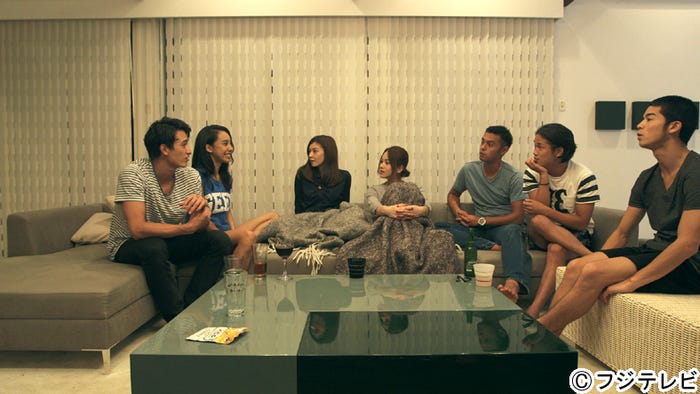 メンバーに卒業を宣言する武智ミドリ(左から2番目)/「テラスハウス」9月27日放送回より