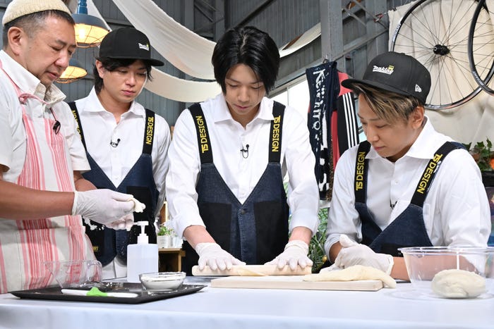 加藤シゲアキ、増田貴久、小山慶一郎ら(C)TBS