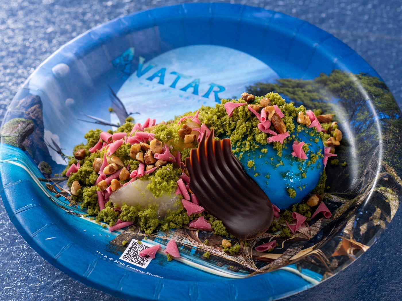 スペシャルデザート(バニラムース、カスタード、ピーチ、アーモンド)￥800（C）2022 20th Century Studios．All Rights Reserved