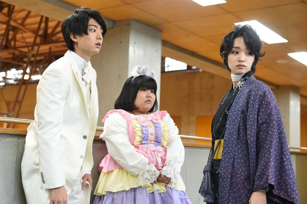 健太郎、信江勇、剛力彩芽（C）TBS