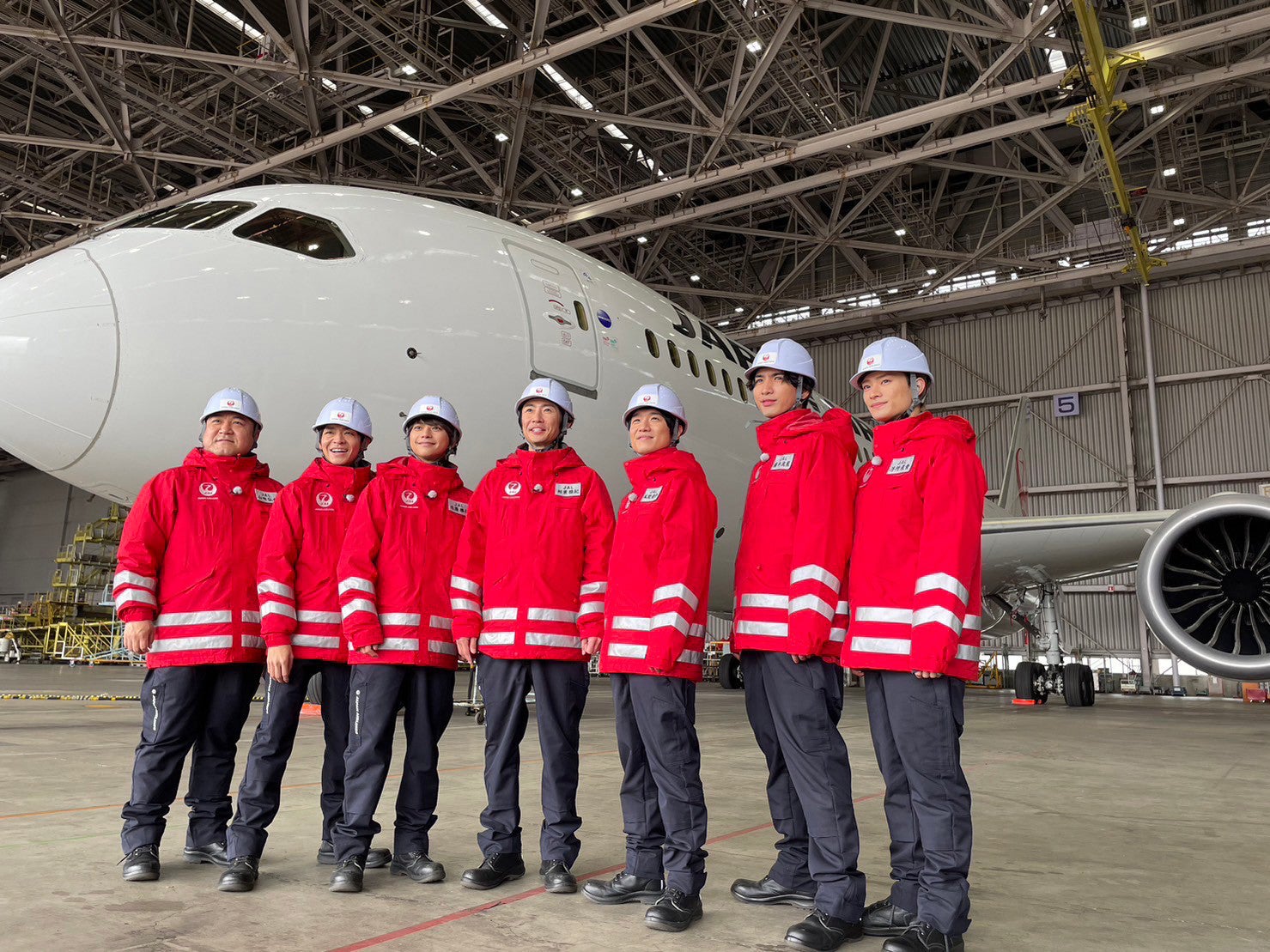 相葉雅紀ら「VS魂」メンバー羽田空港に潜入 露天風呂＆テレビ初公開の最新機内食を堪能