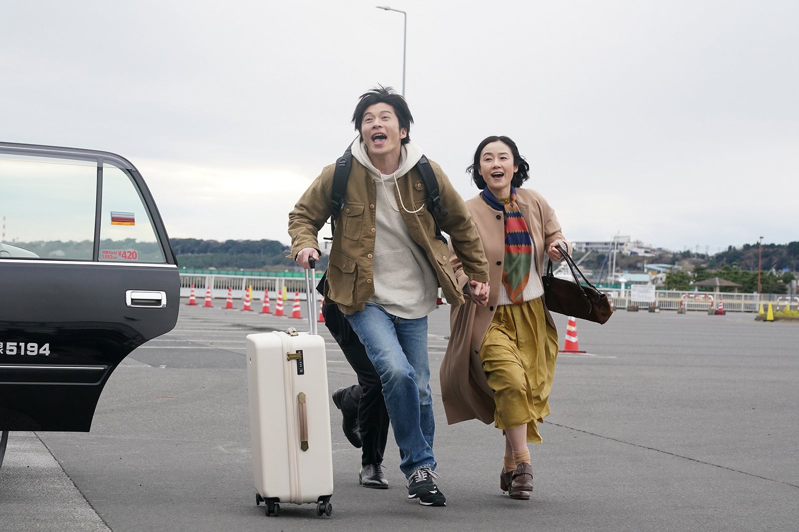 田中圭、原田知世 （C）2021『あなたの番です 劇場版』製作委員会 