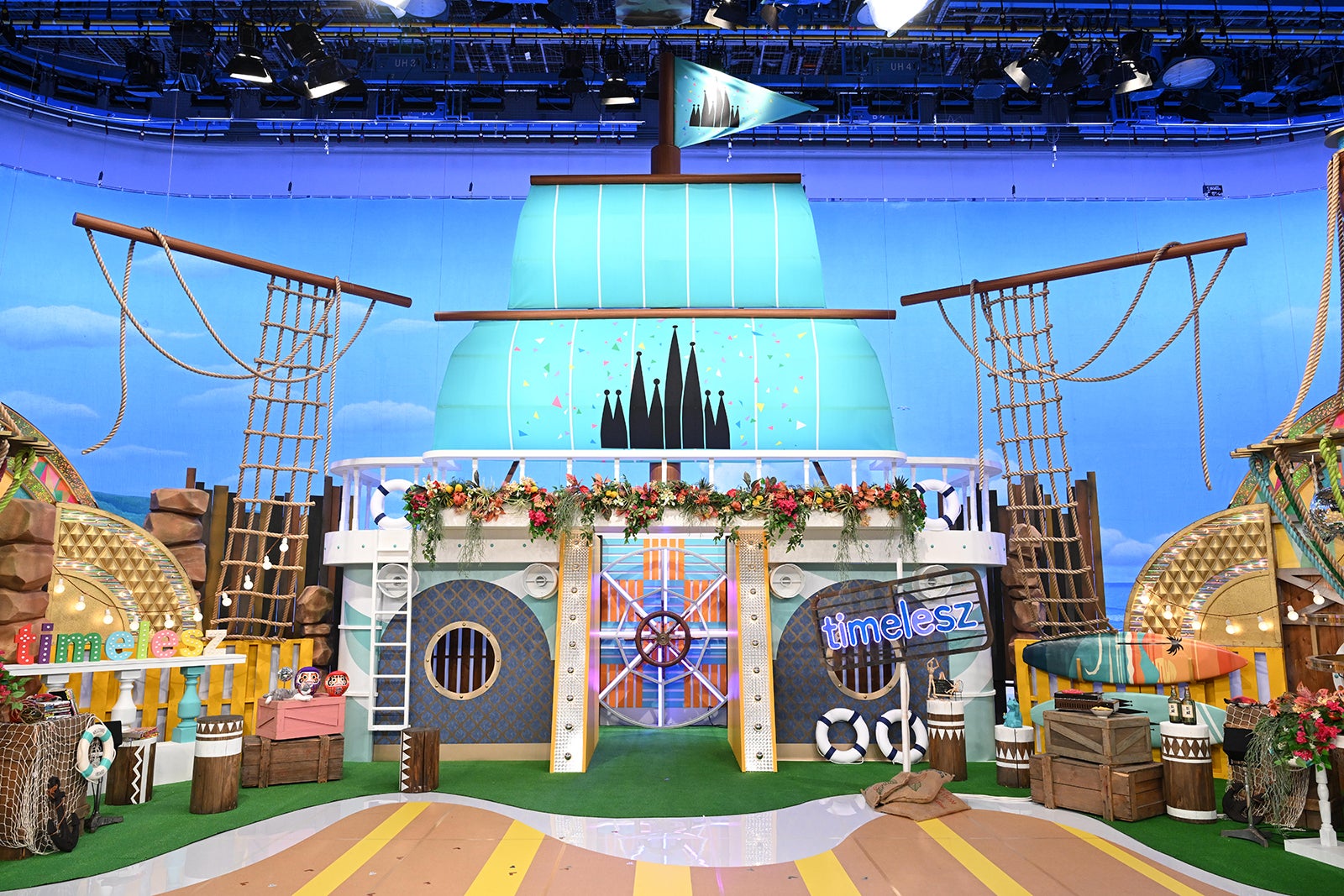 「timeleszファミリア」新スタジオセット（C）日本テレビ